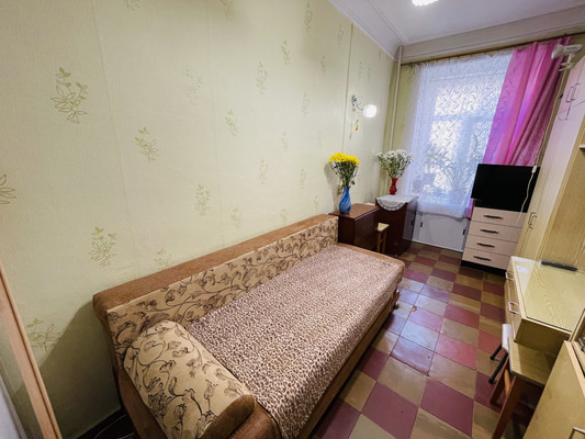 Продам комнату в 17-комн. квартире, Лодыгина пер, 7А, Санкт-Петербург г