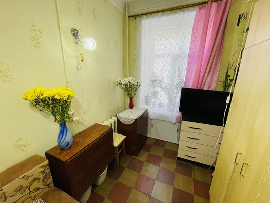 Продам комнату в 17-комн. квартире, Лодыгина пер, 7А, Санкт-Петербург г