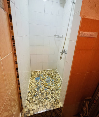 Продам комнату в 17-комн. квартире, Лодыгина пер, 7А, Санкт-Петербург г
