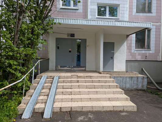 Продам трехкомнатную (3-комн.) квартиру, Голубинская ул, 15к10, Москва г