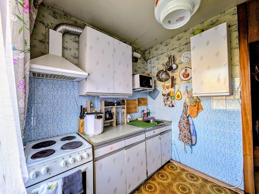 Продам трехкомнатную (3-комн.) квартиру, Голубинская ул, 15к10, Москва г