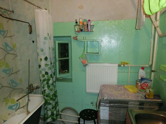 Продам комнату в 6-комн. квартире, 12-я В.О. линия, 15А, Санкт-Петербург г