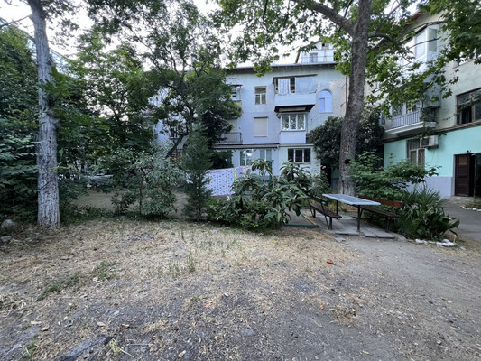 Продам многокомнатную квартиру, им Карла Маркса ул, 8, Алупка г