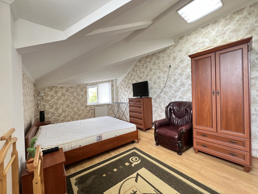 Продам трехкомнатную (3-комн.) квартиру, Московская ул, 11, Ялта г