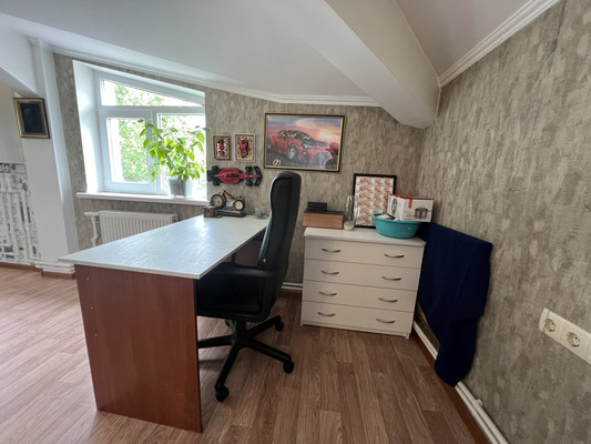 Продам трехкомнатную (3-комн.) квартиру, Московская ул, 11, Ялта г