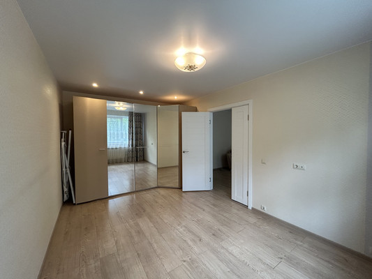 Продам трехкомнатную (3-комн.) квартиру, им А.Маркова мкр, 20, Дмитров г