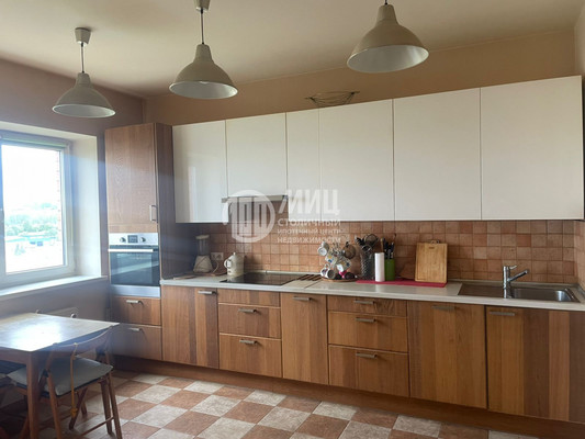 Продам трехкомнатную (3-комн.) квартиру, Дмитровская ул, 56, Базарово д