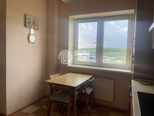Продам трехкомнатную (3-комн.) квартиру, Дмитровская ул, 56, Базарово д