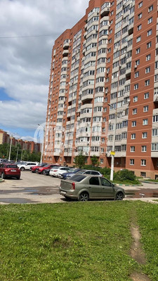Продам трехкомнатную (3-комн.) квартиру, Дмитровская ул, 56, Базарово д