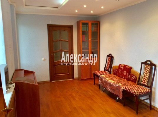 Продам двухкомнатную (2-комн.) квартиру, Колпинская ул, 42, Колпино г