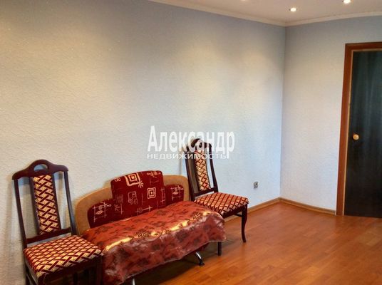 Продам двухкомнатную (2-комн.) квартиру, Колпинская ул, 42, Колпино г