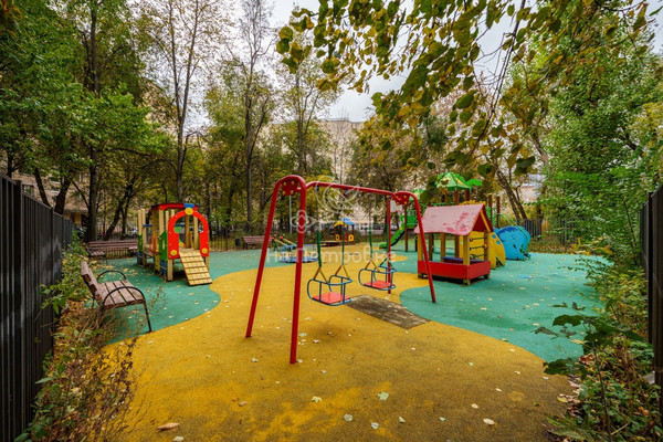Продам двухкомнатную (2-комн.) квартиру, Новолесная ул, 1/49, Москва г