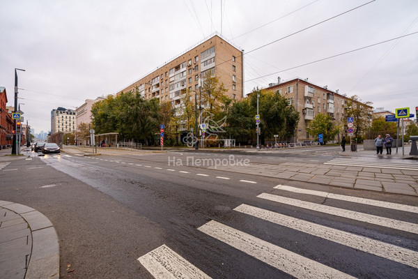 Продам двухкомнатную (2-комн.) квартиру, Новолесная ул, 1/49, Москва г