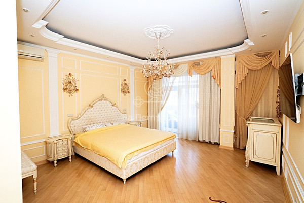 Продам трехкомнатную (3-комн.) квартиру, Измайловский б-р, 46к1, Москва г