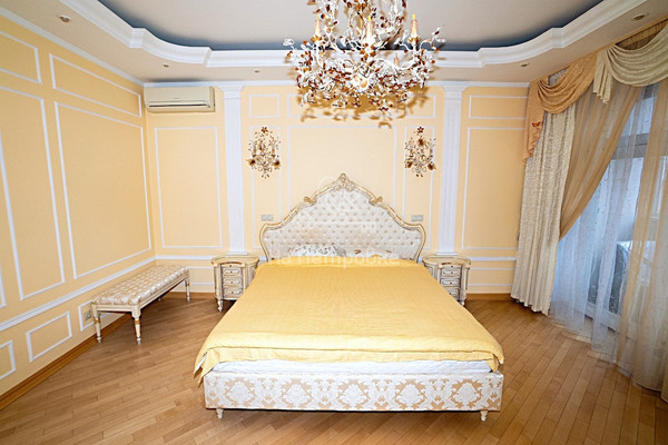 Продам трехкомнатную (3-комн.) квартиру, Измайловский б-р, 46к1, Москва г