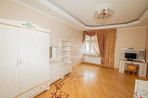 Продам трехкомнатную (3-комн.) квартиру, Измайловский б-р, 46к1, Москва г