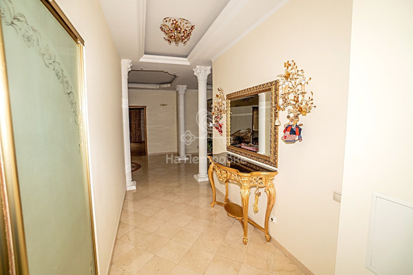 Продам трехкомнатную (3-комн.) квартиру, Измайловский б-р, 46к1, Москва г