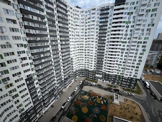Продам трехкомнатную (3-комн.) квартиру, Жмайлова ул, 19а, Ростов-на-Дону г