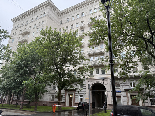 Продам трехкомнатную (3-комн.) квартиру, Брюсов пер, 7, Москва г