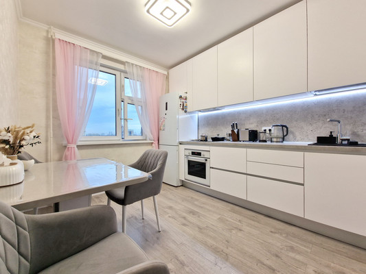 Продам двухкомнатную (2-комн.) квартиру, Дмитровка Б. ул, 1к2, Москва г
