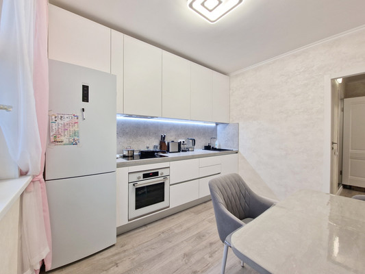 Продам двухкомнатную (2-комн.) квартиру, Дмитровка Б. ул, 1к2, Москва г