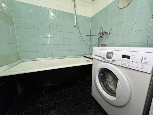 Продам двухкомнатную (2-комн.) квартиру, 1-й Микрорайон ул, 43, Эльбан рп