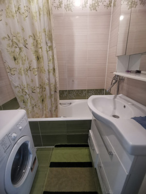 Продам трехкомнатную (3-комн.) квартиру, Новокосинская ул, 10к1, Москва г