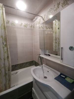 Продам трехкомнатную (3-комн.) квартиру, Новокосинская ул, 10к1, Москва г