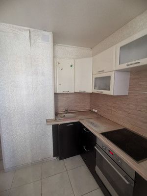 Продам трехкомнатную (3-комн.) квартиру, Новокосинская ул, 10к1, Москва г