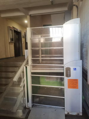 Продам трехкомнатную (3-комн.) квартиру, Новокосинская ул, 10к1, Москва г