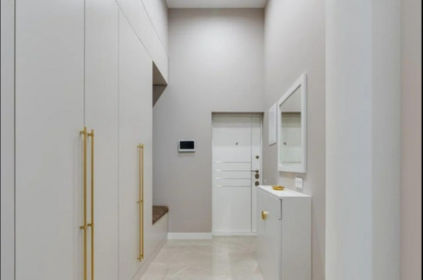 Продам трехкомнатную (3-комн.) квартиру, Дмитровка М. ул, 8, Москва г