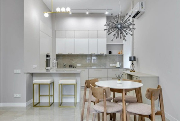 Продам трехкомнатную (3-комн.) квартиру, Дмитровка М. ул, 8, Москва г