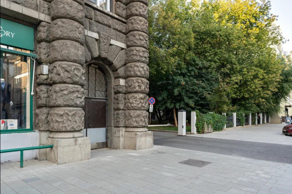 Продам трехкомнатную (3-комн.) квартиру, Дмитровка М. ул, 8, Москва г