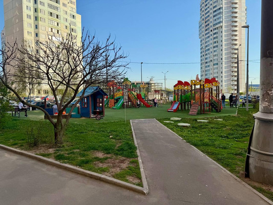 Продам однокомнатную (1-комн.) квартиру, Маршала Савицкого ул, 30, Москва г