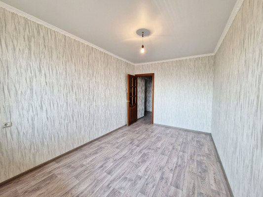 Продам трехкомнатную (3-комн.) квартиру, Деповская ул, 208, Ишим г