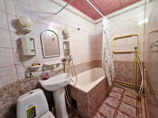 Продам трехкомнатную (3-комн.) квартиру, Деповская ул, 208, Ишим г