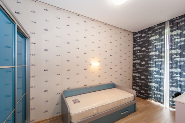 Продам многокомнатную квартиру, Горького ул, 31, Симферополь г