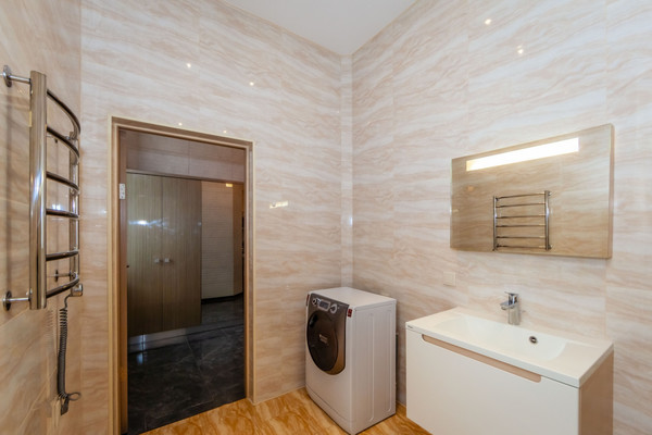 Продам многокомнатную квартиру, Горького ул, 31, Симферополь г