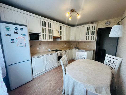 Продам трехкомнатную (3-комн.) квартиру, Березовая ул, 14, Видное г