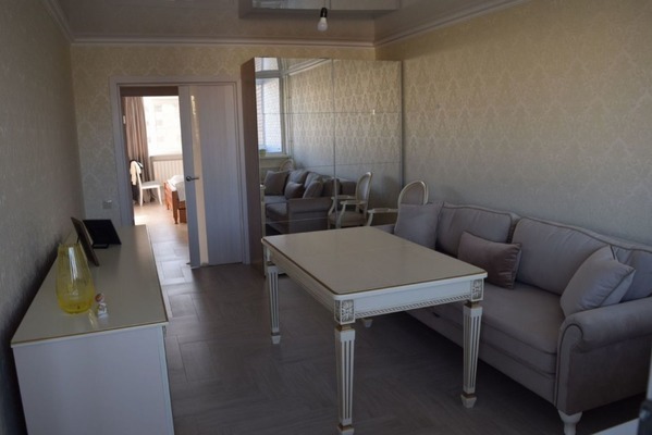Продам трехкомнатную (3-комн.) квартиру, Волкова ул, 8/4, Ростов-на-Дону г