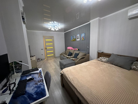 Продам двухкомнатную (2-комн.) квартиру, Магнитогорская ул, 1а/25, Ростов-на-Дону г