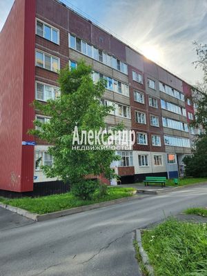 Продам двухкомнатную (2-комн.) квартиру, Декабристов Бестужевых ул, 25, Кириши г