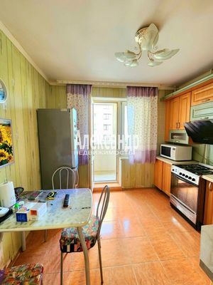 Продам двухкомнатную (2-комн.) квартиру, Декабристов Бестужевых ул, 25, Кириши г