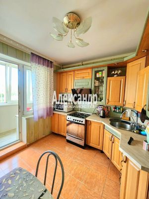 Продам двухкомнатную (2-комн.) квартиру, Декабристов Бестужевых ул, 25, Кириши г