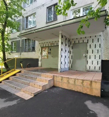 Продам трехкомнатную (3-комн.) квартиру, Жемчуговой аллея, 1к1, Москва г
