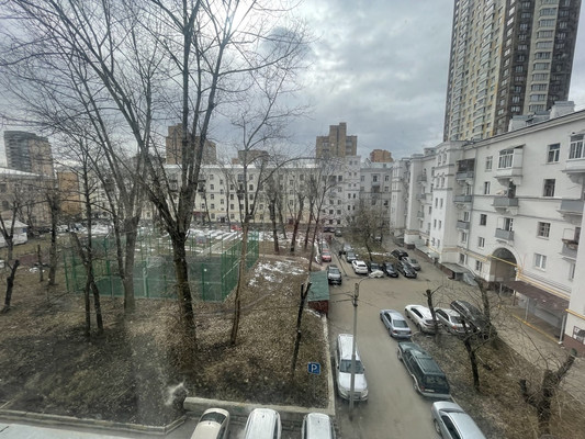 Продам трехкомнатную (3-комн.) квартиру, Первомайская ул, 46, Москва г