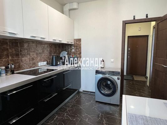 Продам однокомнатную (1-комн.) квартиру, Воронцовский б-р, 11к1, Бугры п