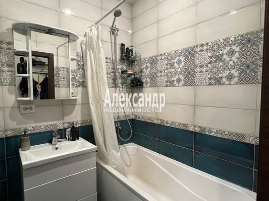 Продам однокомнатную (1-комн.) квартиру, Воронцовский б-р, 11к1, Бугры п