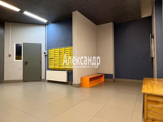 Продам однокомнатную (1-комн.) квартиру, Воронцовский б-р, 11к1, Бугры п