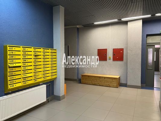 Продам однокомнатную (1-комн.) квартиру, Воронцовский б-р, 11к1, Бугры п